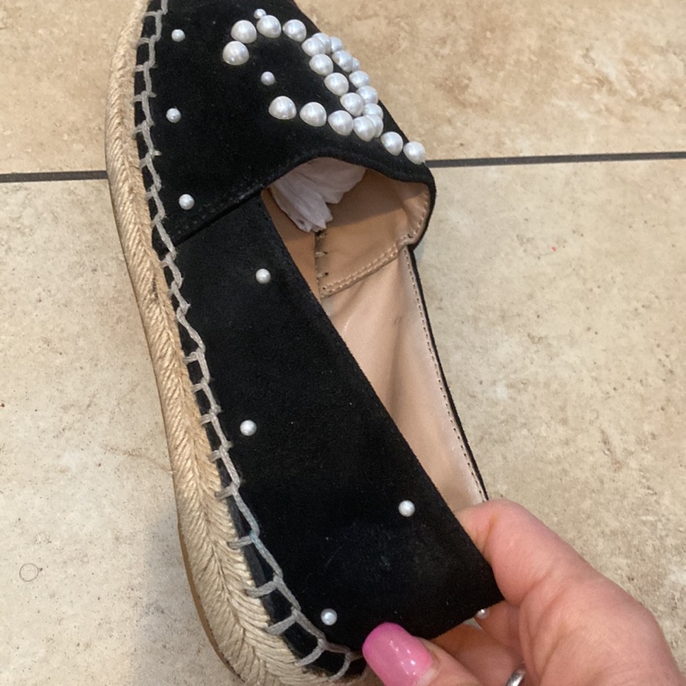 Preowned. EU 39. Black suede w/pearl C’s Authentic. - Picture 4 of 15